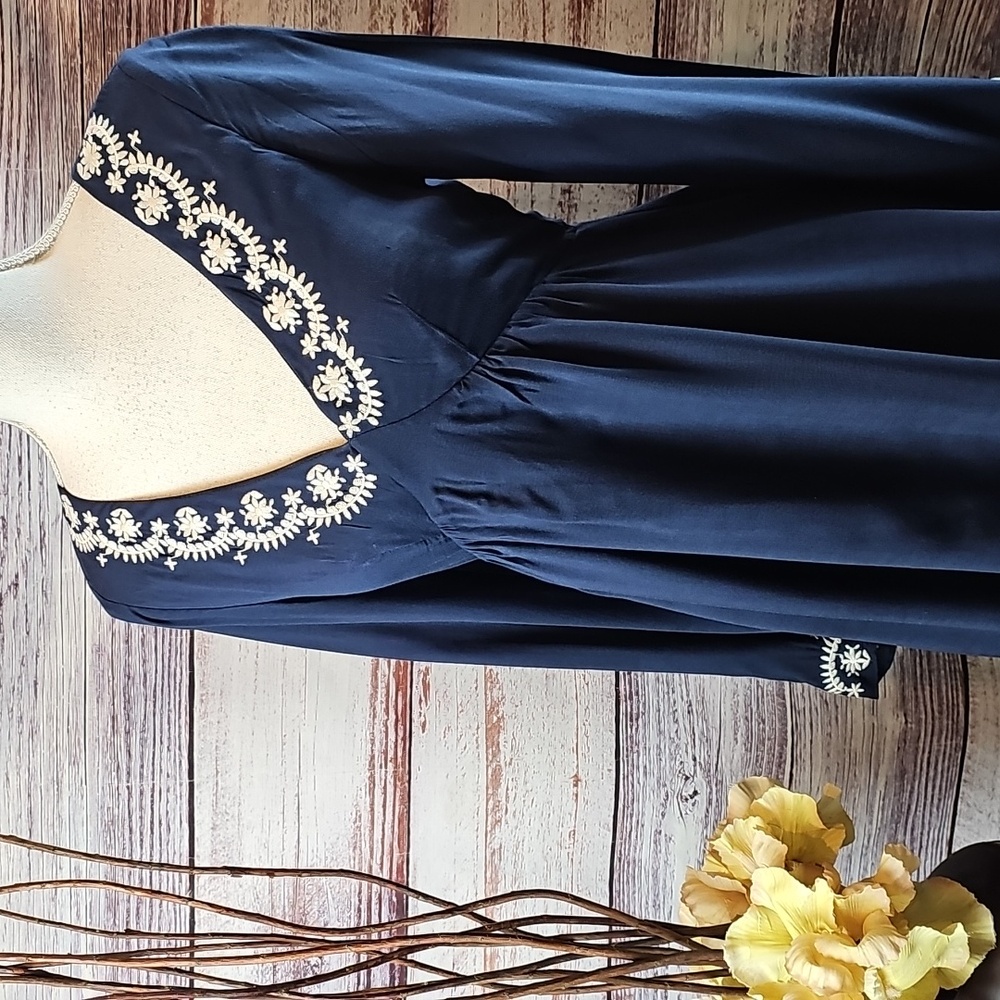 NEW SHYANNE NAVY BLUE WHITE EMBROIDERED LONG BELL SLEEVE MIDI DRESS